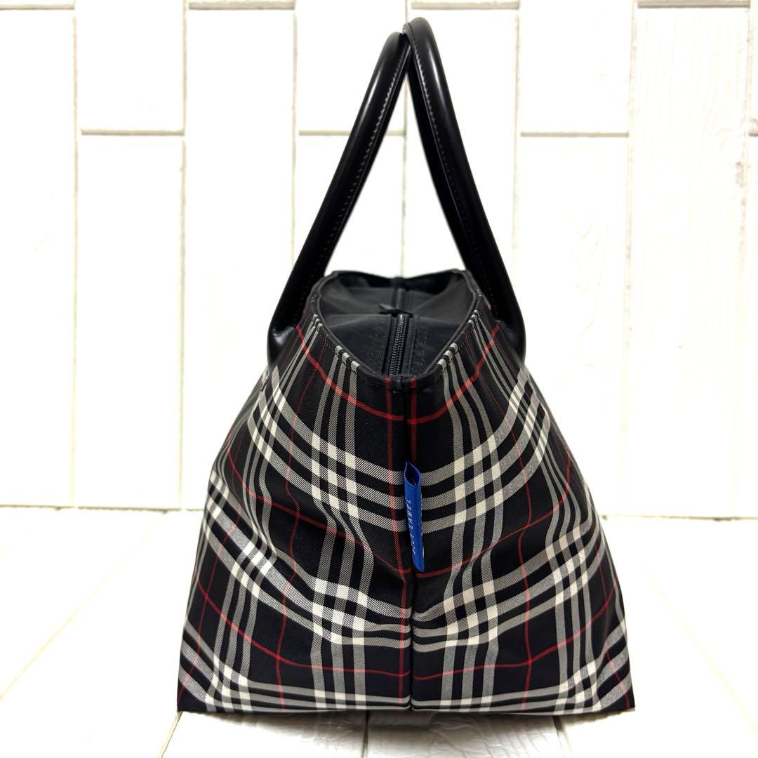 美品 大容量 バーバリーブルーレーベル ノバチェック 舟形 ナイロン