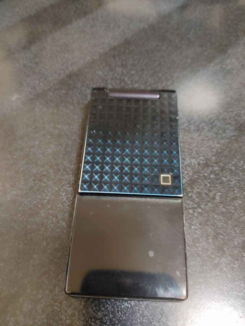 P900iv クラウドブラック(充電器、SH906itv付き) - メルカリ