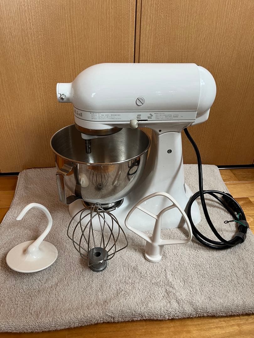 KitchenAid スタンドミキサー ホワイト KSM90WW 中古品です KItchenAid KSM90 Ultra Power 300 Watt Stand Mixer with Attachment