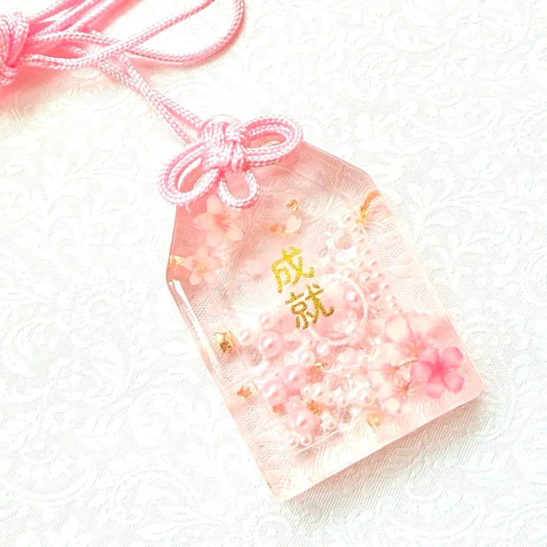 No.435 お守り 桜 シャカシャカキーホルダー シェイカー レジン - メルカリ