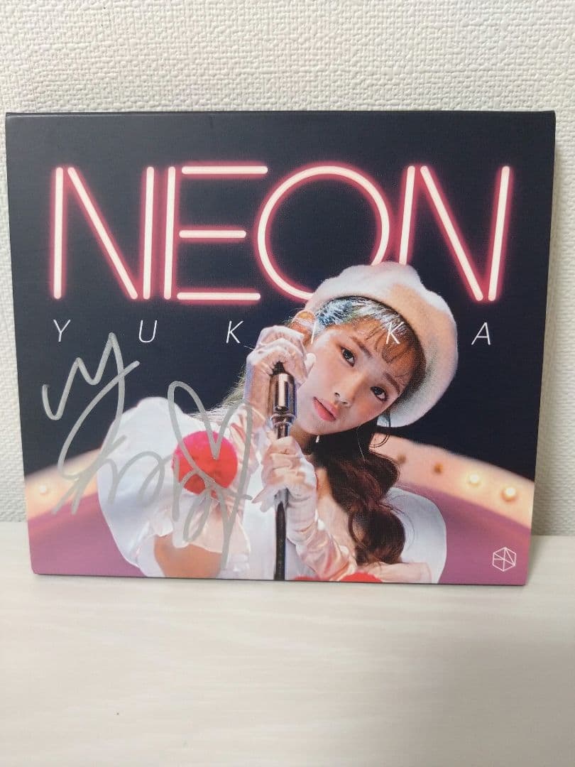 YUKIKA　寺本來可　韓国　NEON サイン入りCD 　LOONA 今月の少女 Amazon.co.jp: [再発売] 今月の少女 ルーナ＆ヨジン LOONA - LOONA