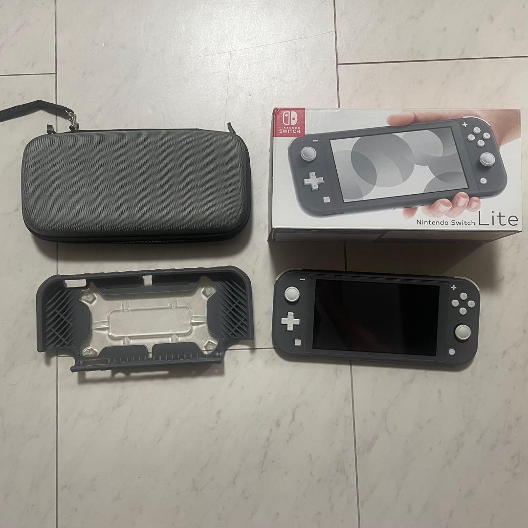 Nintendo Switch Lite グレー、他周辺ケース2点、充電器は無し Amazon.co.jp: Nintendo Switch Lite対応-収納カバー内蔵10000 mAh電源
