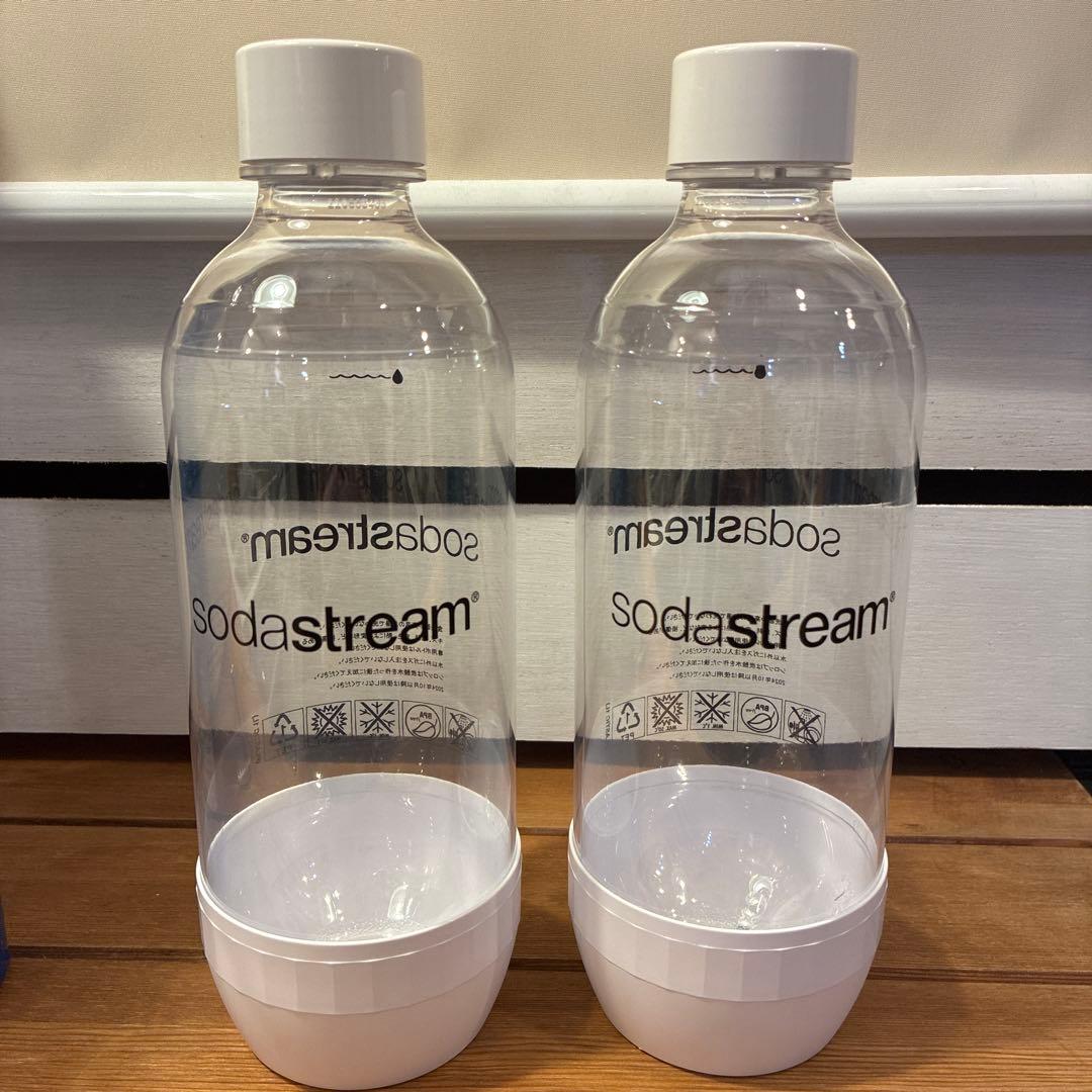 sodastream 炭酸水メーカー 本体とボトル2本セット - メルカリ