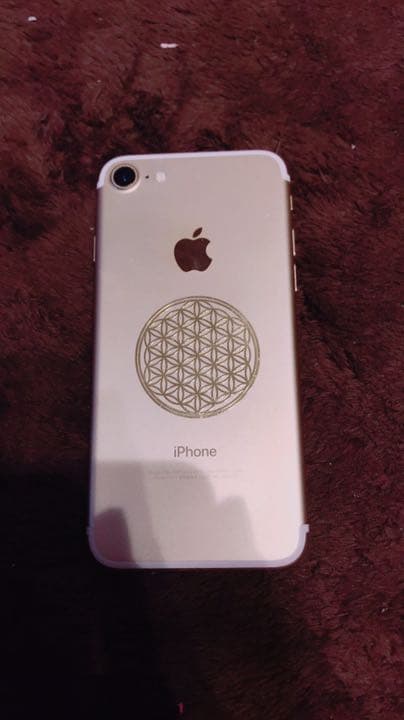 アイフォン7 32GBゴールド SIMロック解除済み iPhone 7 【SIMロック解除済】Apple iPhone7 MNCF2J/A A1779 au 本体