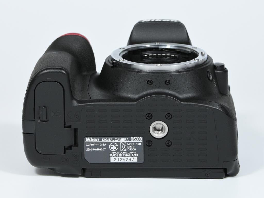 【ほぼ新品】 ニコン　Nikon D5300 ボディ 《ショット数151》