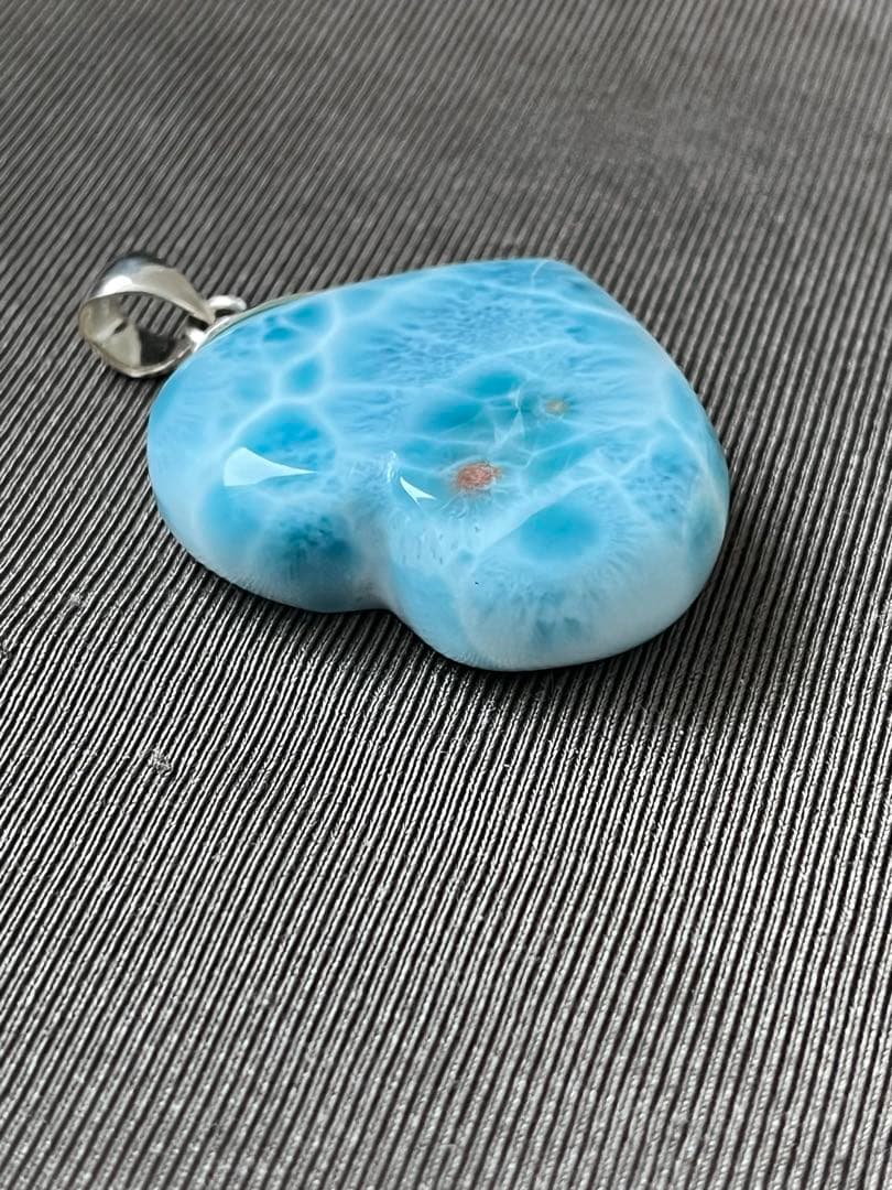 天然石☆高品質！ラリマー☆横向きハート型ペンダントップ☆模様