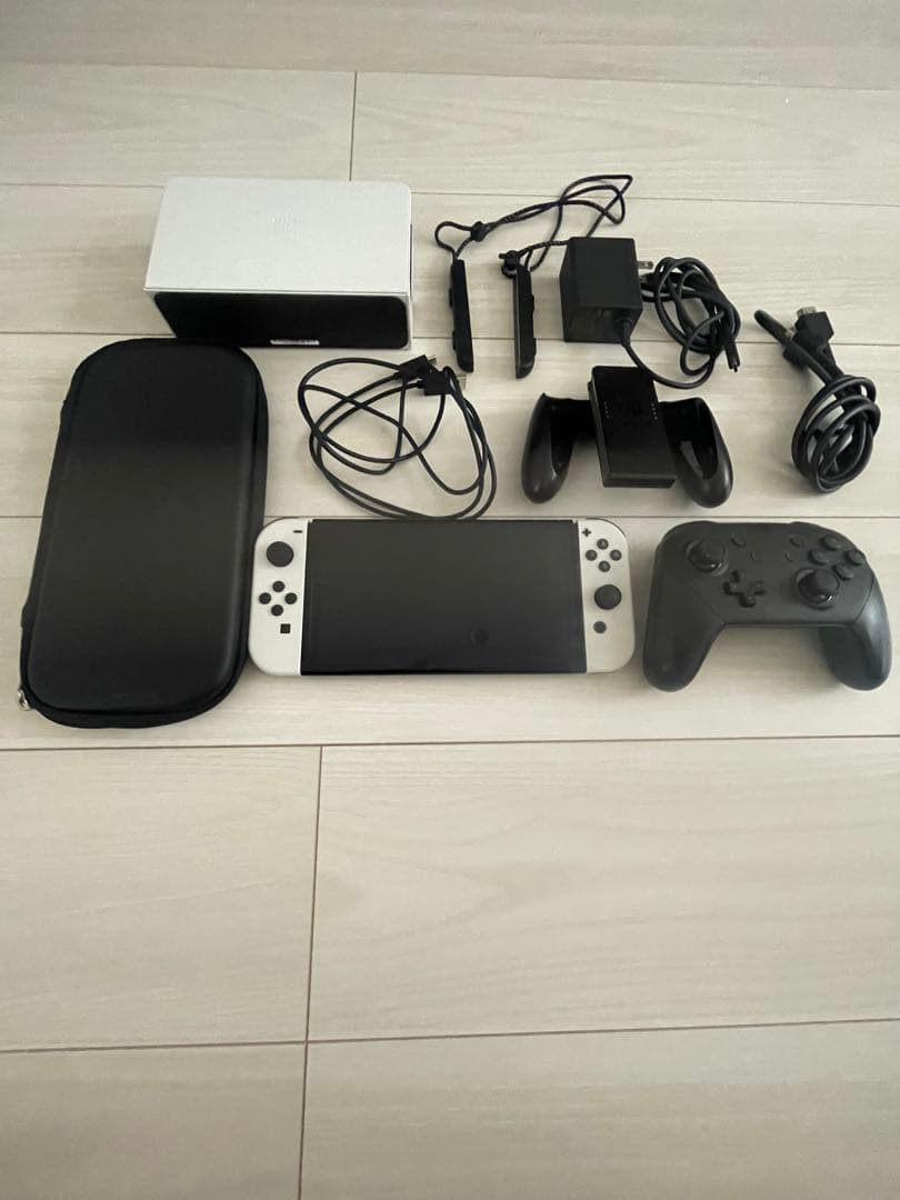 Nintendo Switch 有機ELモデル　ホワイト　周辺機器、プロコン付き Nintendo Switch（有機ELモデル）｜任天堂