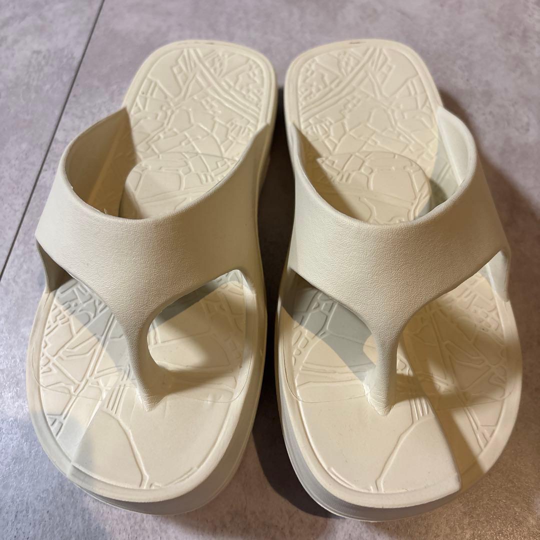 RACBAKI アイボリー トングサンダル RACBAKI アイボリー トングサンダル - メルカリ