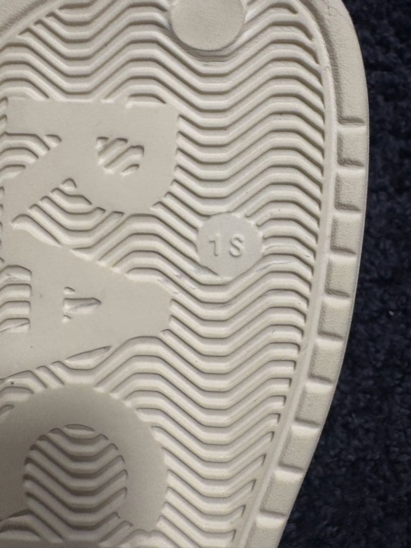 RACBAKI アイボリー トングサンダル - メルカリ