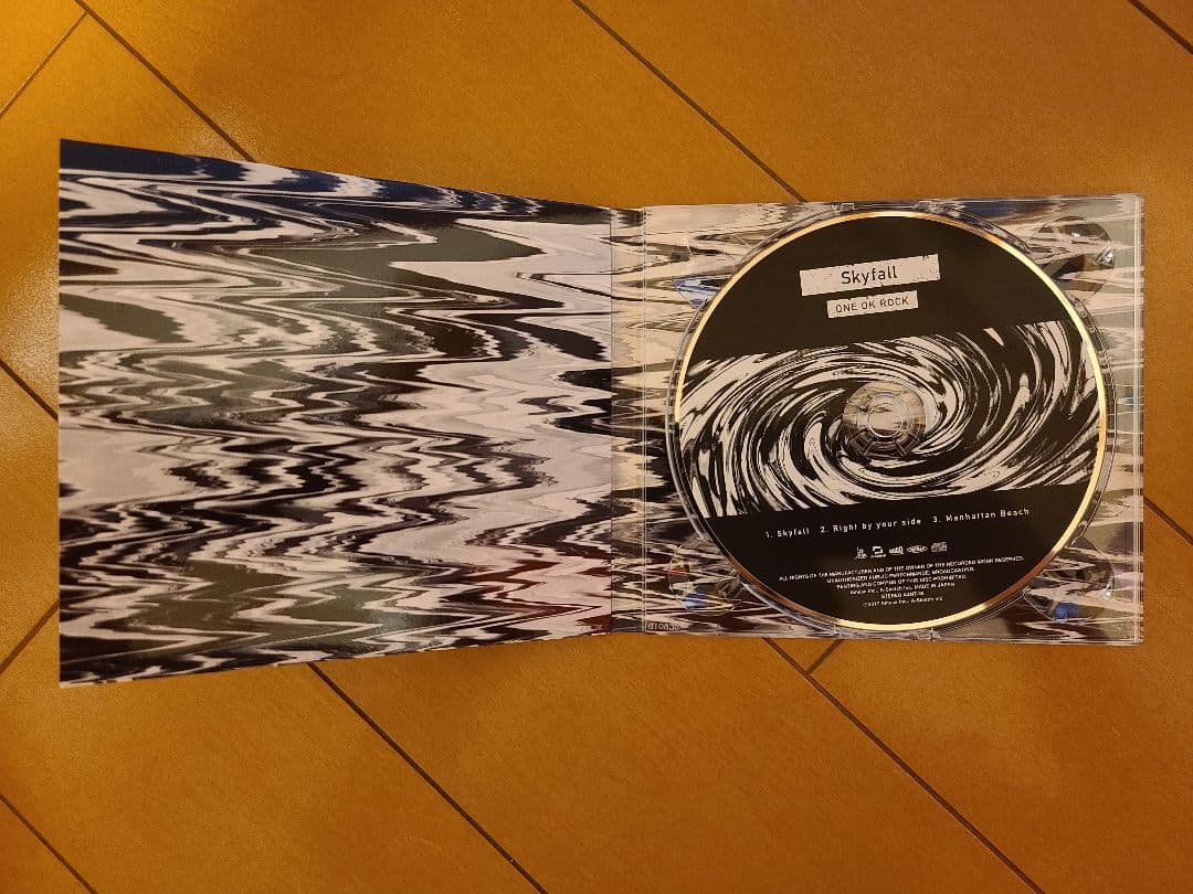 ONE OK ROCK ワンオクロック Skyfall 会場限定CDの通販はau PAY