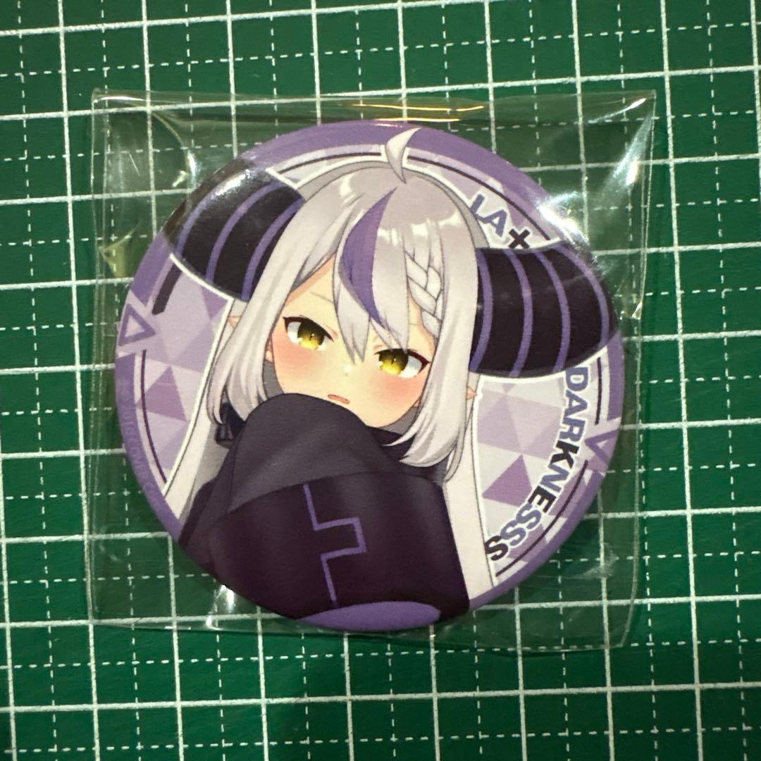 ホロライブ ラプラス・ダークネス スターター 缶バッジ - メルカリ