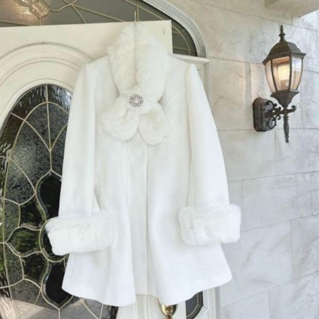 新品未使用】evelyn エブリン コート ファー ビジュー ホワイト - メルカリ