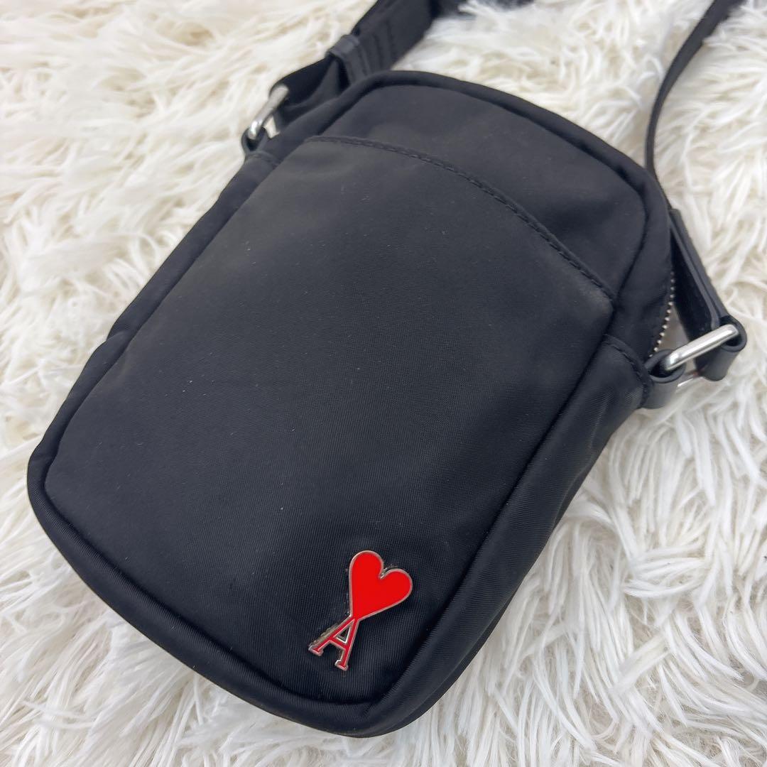 AMI PARIS アミパリ ナイロンミニショルダー 黒 ハートAロゴ AMI PARIS アミパリス ハートロゴ カメラ ショルダーバッグ (AMI PARIS