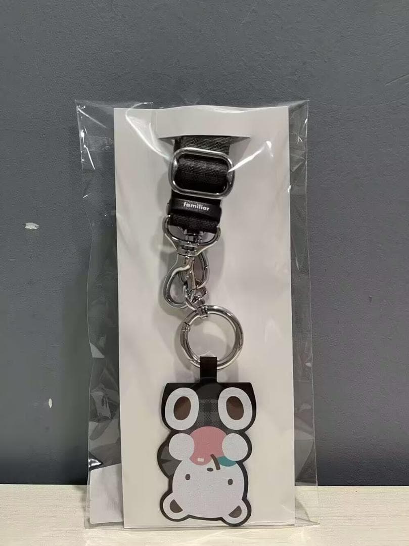 familiar ファミリアチェック柄 黒系 ショルダーストラップ - メルカリ