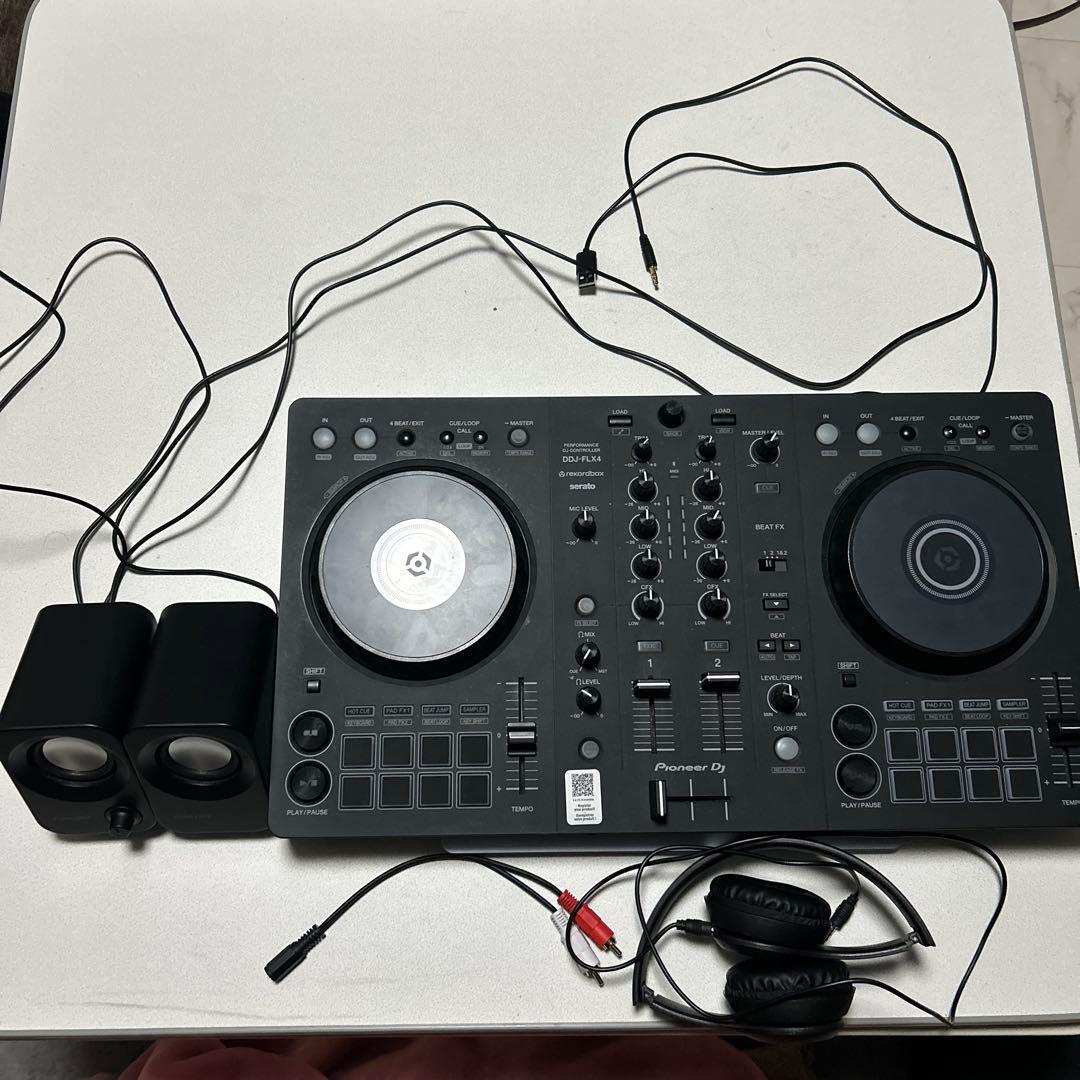 DDJ-FLX4、コントローラー スピーカー、ピンケービル、ヘッドフォン付き DDJ-FLX4、コントローラー スピーカー、ピンケービル、ヘッドフォン