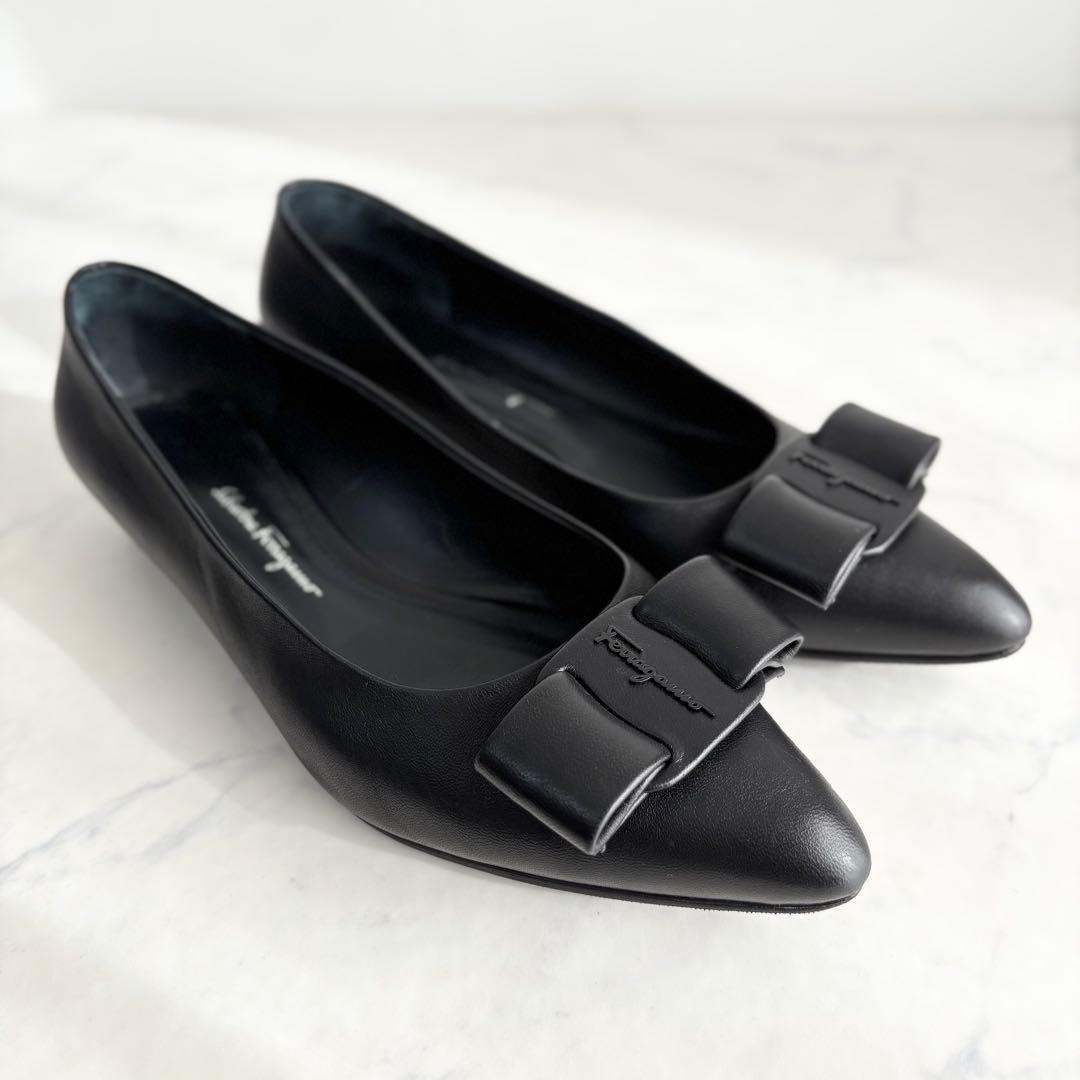 美品 フェラガモ 7.5D VIVA フラットパンプス ヴァラ レザー ブラック