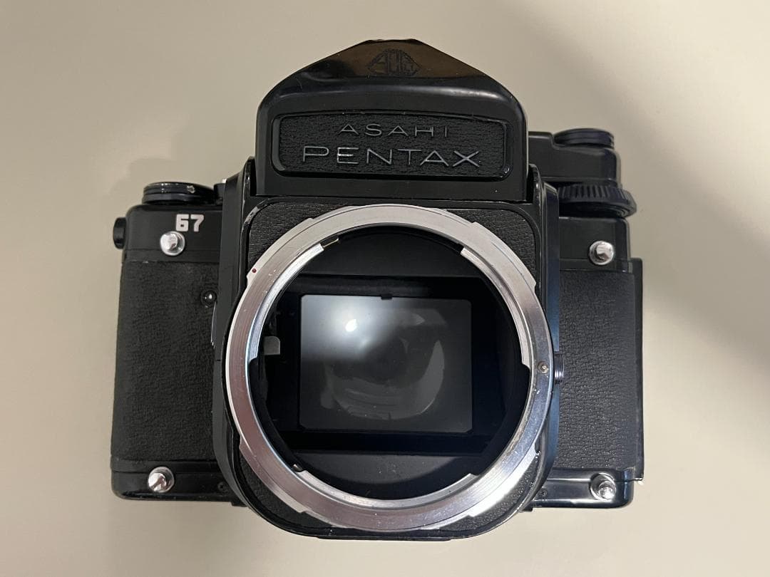 ペンタックス67 MLU 後期型 動作良好 グリップ付 ペンタックス（PENTAX）67・6×7のグリップハンド、カメラ総重量は増え