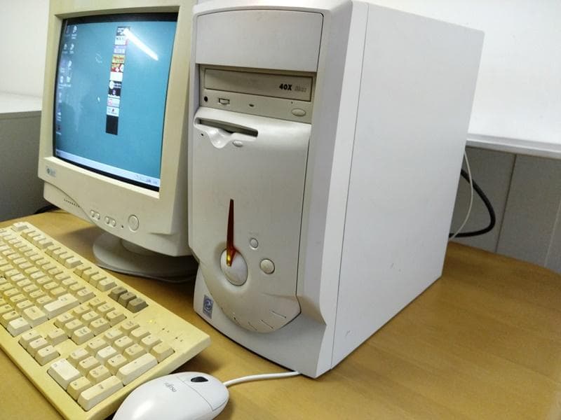 Windows98搭載パソコン本体・ブラウン管ディスプレイ セット品 - メルカリ