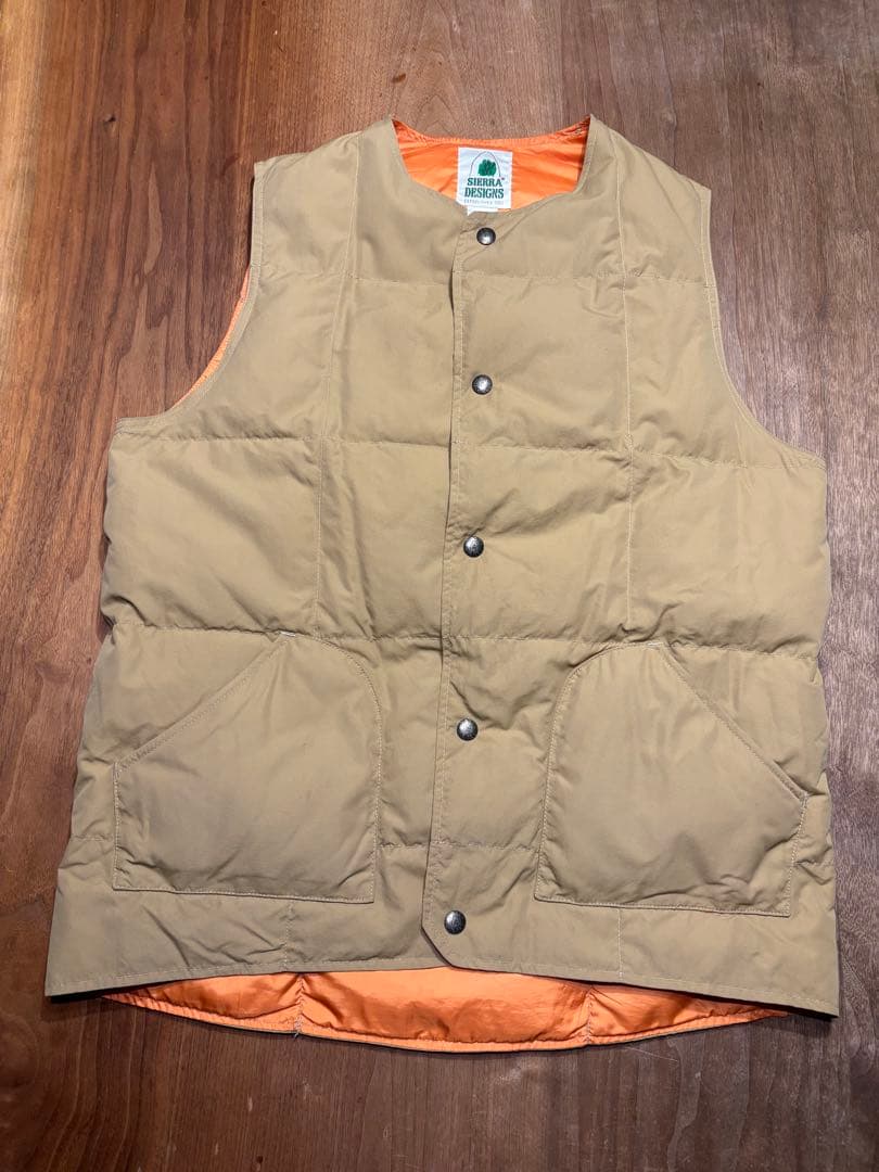 SIERRA DESIGNS ダウンベスト ベージュ/オレンジ SIERRA DESIGNS（シエラデザインズ） ダウンベスト ベスト FUDGE 2月号