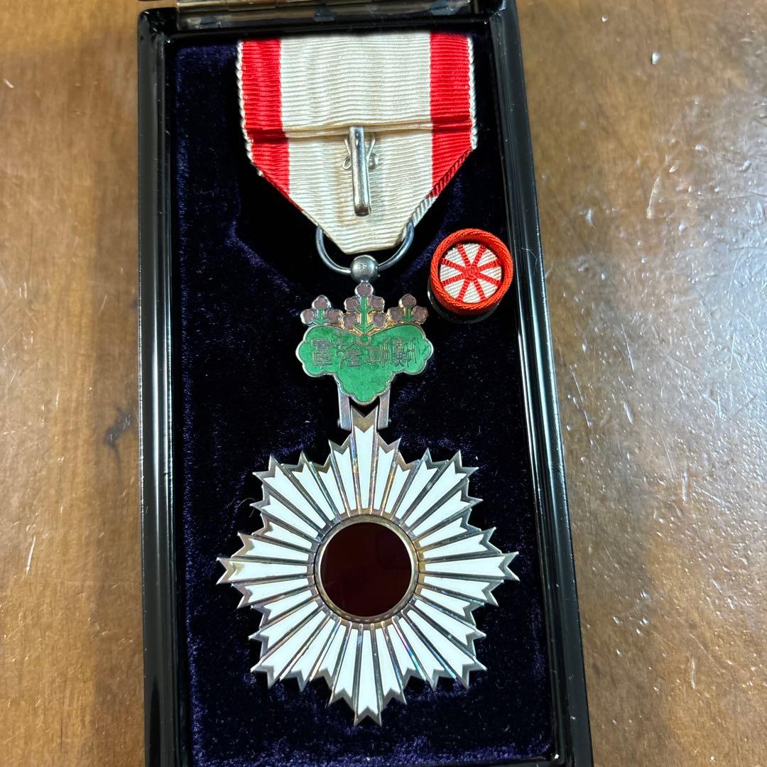 勲五等双光旭日章 略章付 美品 勲章 - メルカリ