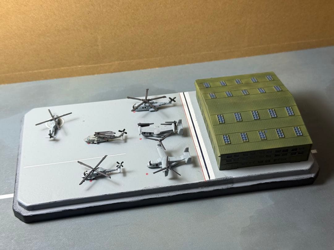 1/700 ヘリコプター6機と格納庫セットの通販はau PAY マーケット
