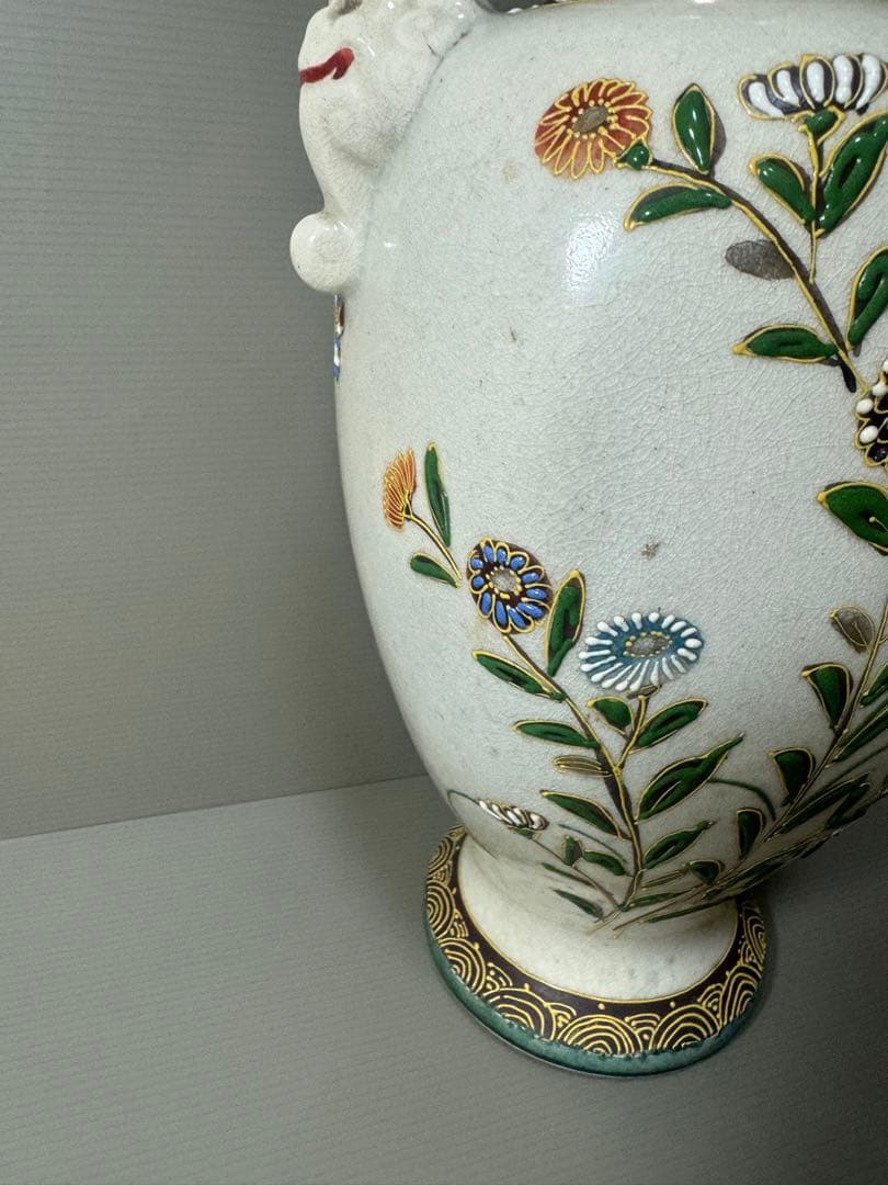 2107 明治時代 名工【寿山造】 薩摩焼 金彩色絵花蝶文 花瓶 時代物