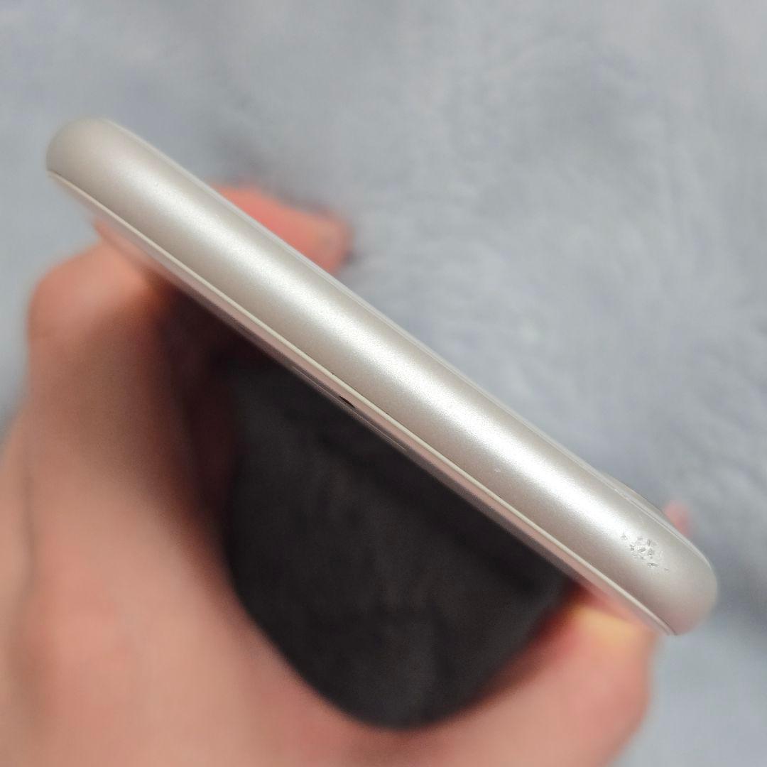 Apple iPhone 8 シルバー SIMロック解除済み 64GB 傷ありの通販はau