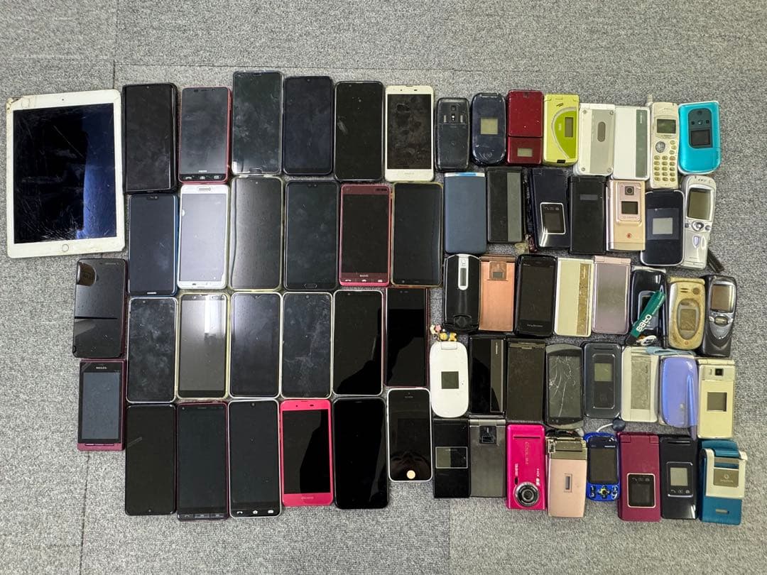 スマホ　ガラケー 携帯電話 本体 66台 ジャンク iPhone ipad Yahoo!オークション -「ジャンク ガラケー」(携帯電話本体) (携帯電話