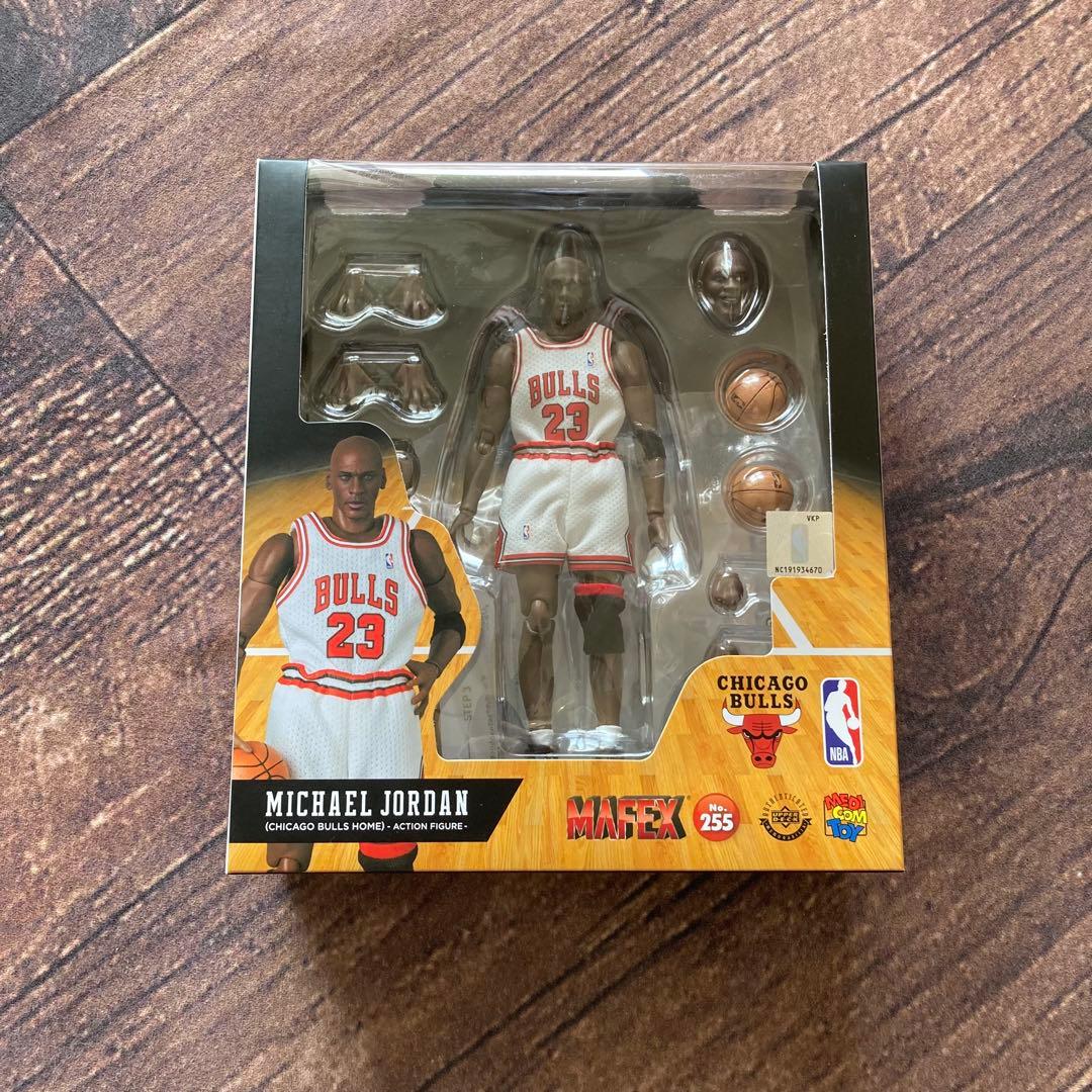 【新品未開封】MAFEX No.255 Michael Jordan ジョーダン MAFEX No.255 Michael Jordan (Chicago Bulls HOME) Figure