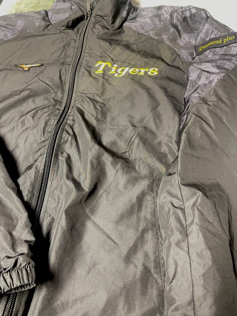 新品未使用 阪神タイガース ダイヤモンドプラス ウインドブレーカー