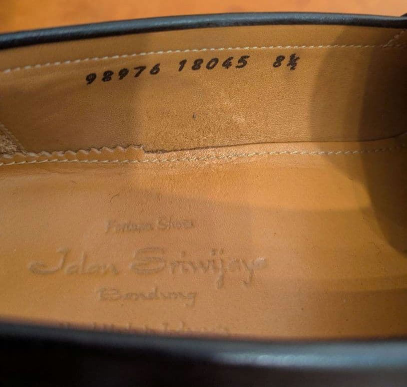 り*ん様 美品 Jalan Sriwijaya ビットローファー ブラック 98 - メルカリ