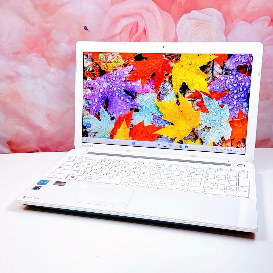 新品SSDで爆速✨windows11 ノートパソコン✨オフィス カメラ 白 薄型 美品✨Windows11✨新品爆速SSD✨カメラ付薄型ノートパソコン白