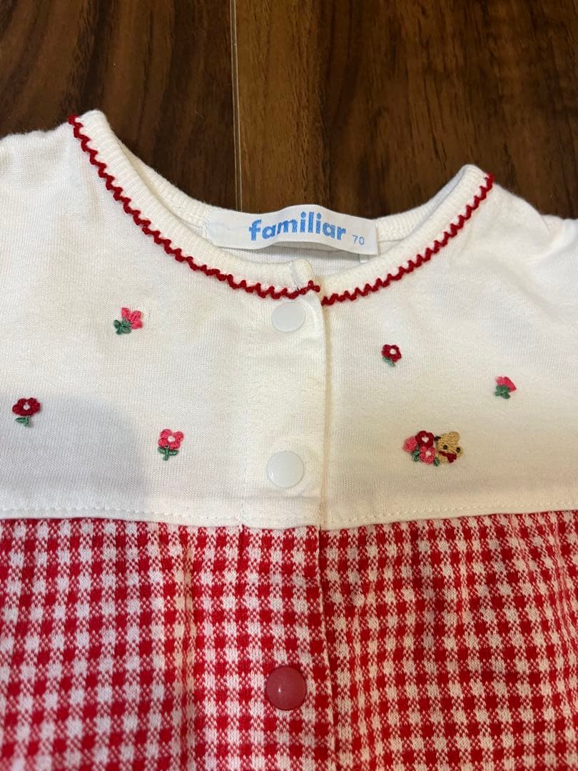 美品 familiar 赤・白チェックロンパース 70 - メルカリ
