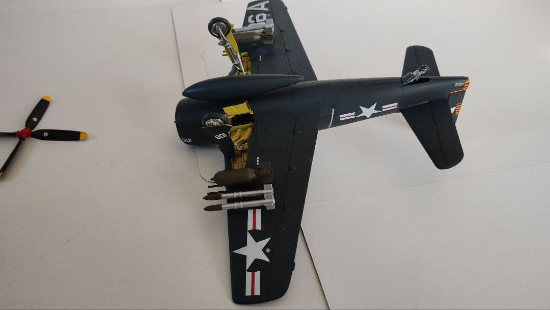 プラモデル完成機　1/48　F8F-1/2「USS Tarawa」