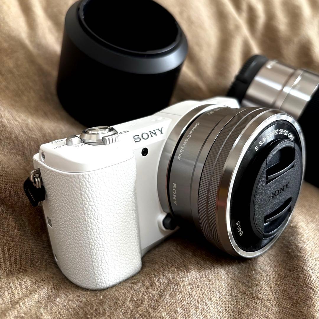 極美品】 SONY ミラーレス一眼レフカメラ α5100 ホワイト＋専用バッグ
