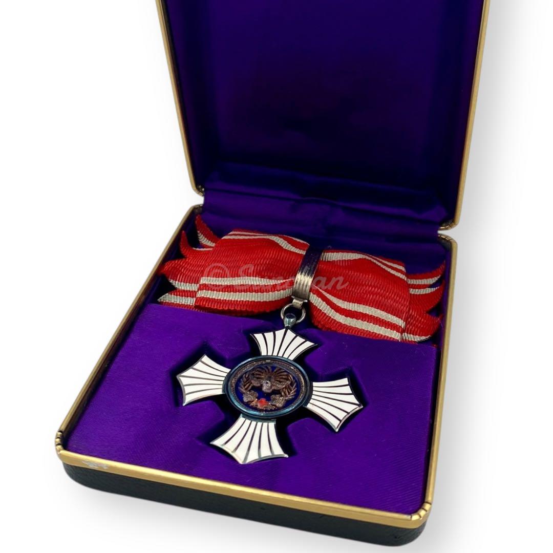 希少品】 日本赤十字社 銀色功労賞 未開封ピンバッジ付き 勲章 明治二十一