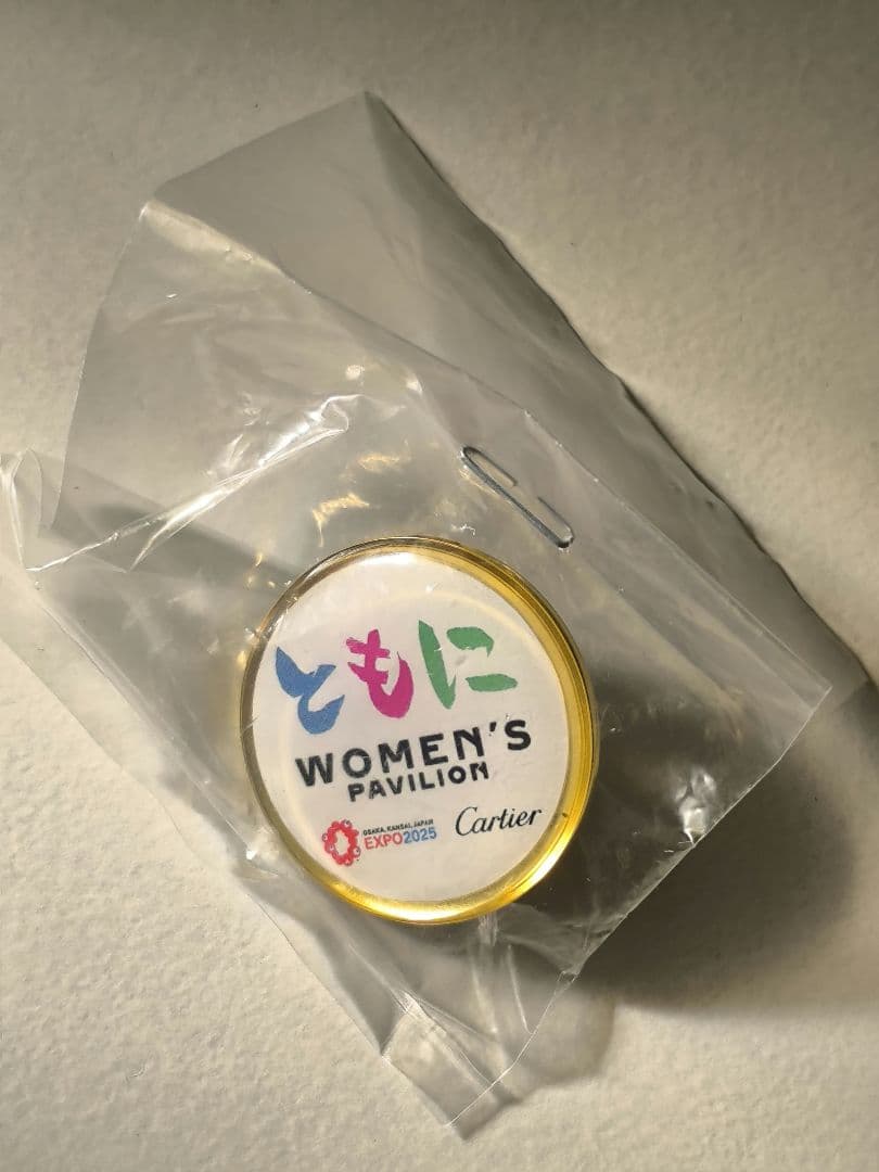 【非売品】大阪関西万博 ウーマンズパビリオン カルティエ ピンバッジ、ノート。 大阪・関西万博】カルティエの「ウーマンズ パビリオン」で建築と