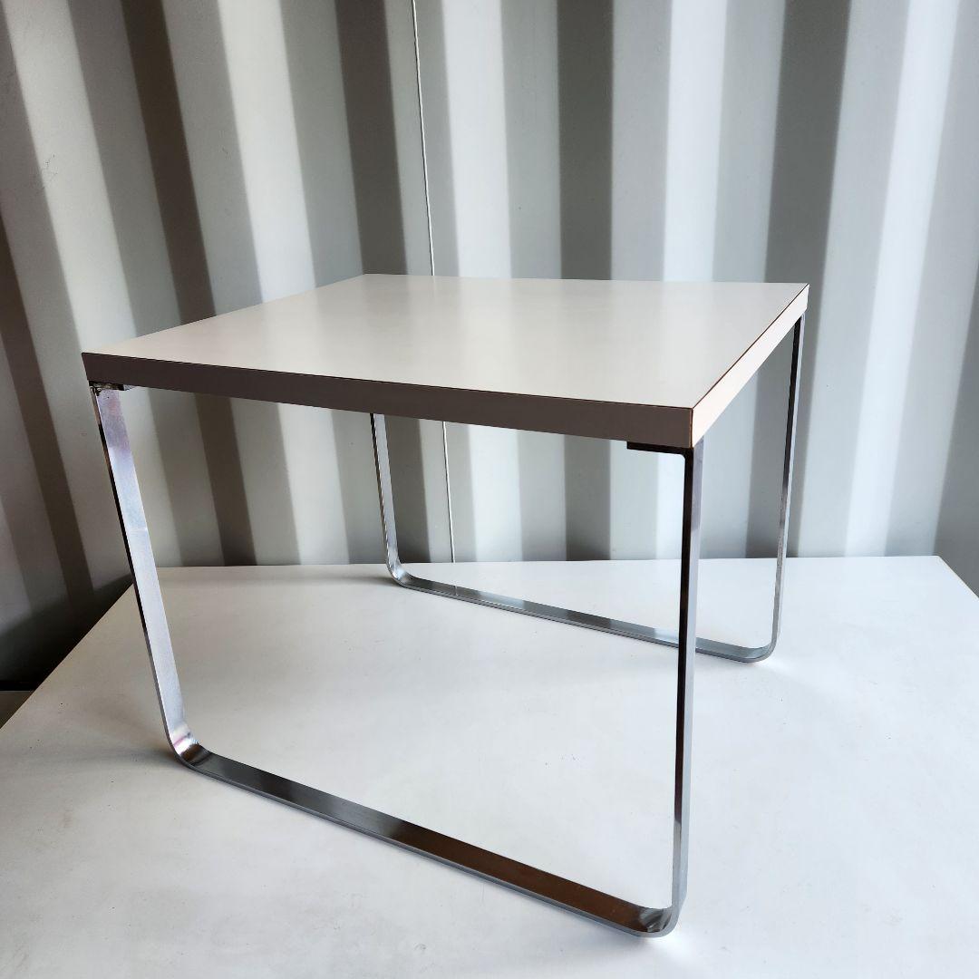 希少　ポストモダン　サイドテーブル　コーヒーテーブル　シルバーx白　45x45 シルバー レッグ ラウンド サイドテーブル ホワイト | 70PARK