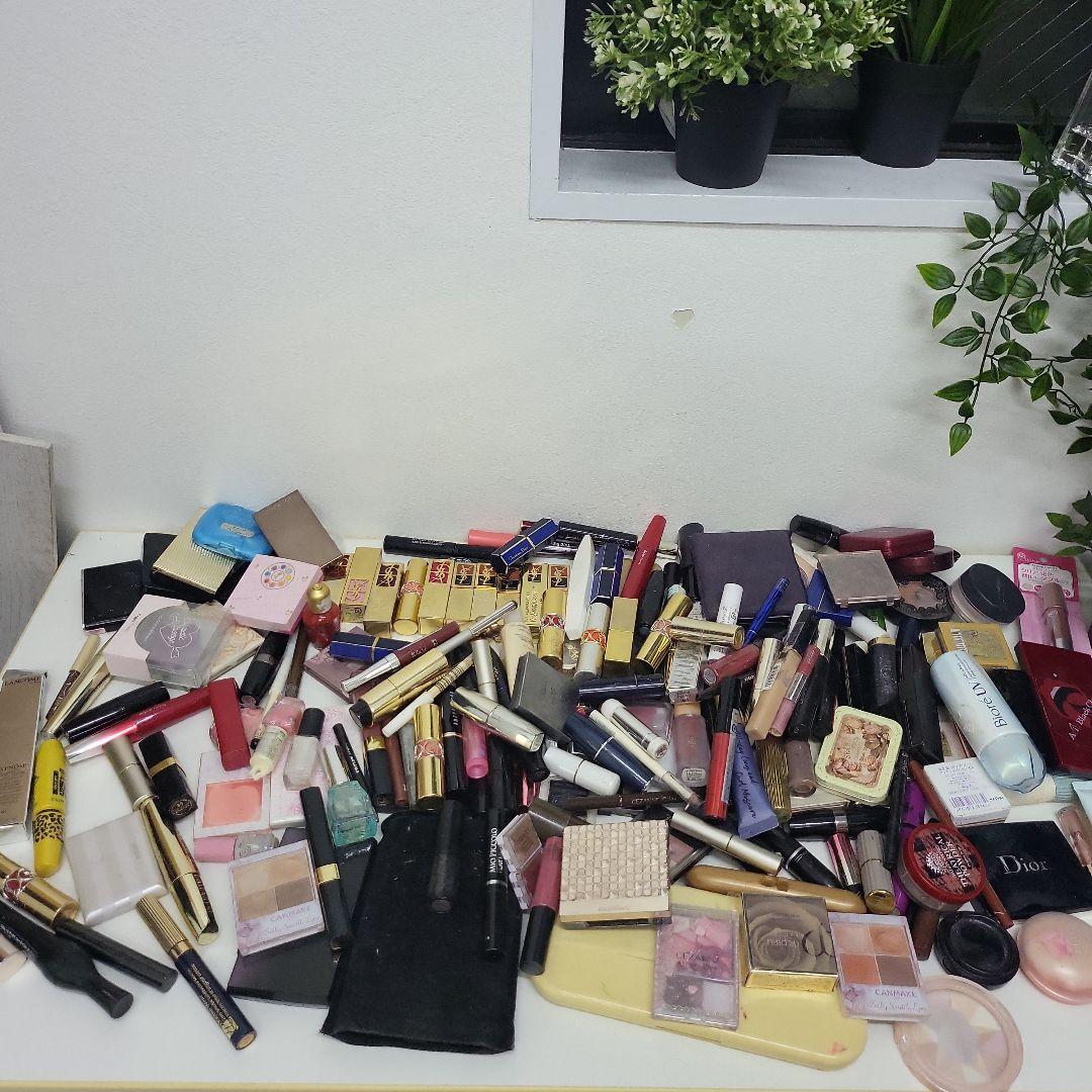 ⭐*⭐様 C1 スキンケア コスメ まとめ 大量 200個以上 MAQUIA8月号付録は「神崎 恵名品コスメ図鑑」。超豪華11ブランドの