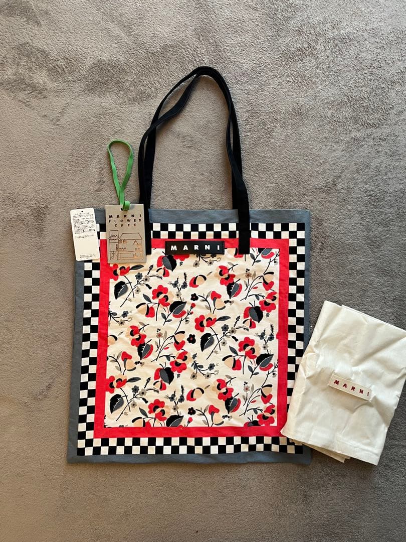 マルニマーケット　バンダナトート　ポピーレッド Amazon | [Marni] マルニ バンダナトート カバン 【FLOWER CAFE
