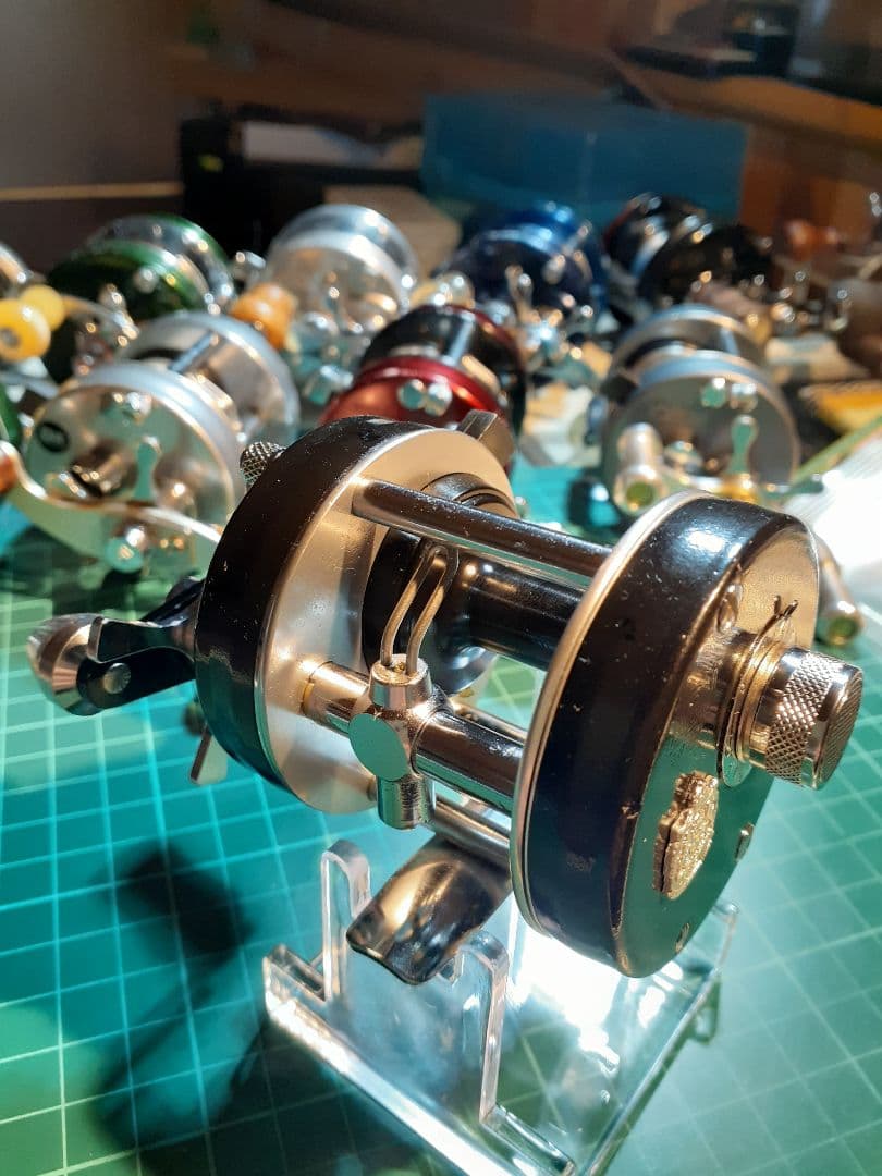 アブガルシア ABU アンバサダー2500C サイドカップ変更 - メルカリ