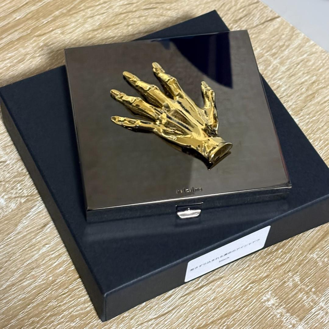 【新品】hazama 惹きずり込まれる運命のアイシャドウ black