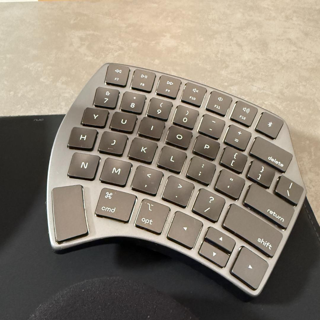 NUIO 分割キーボード 日本未発売 - メルカリ
