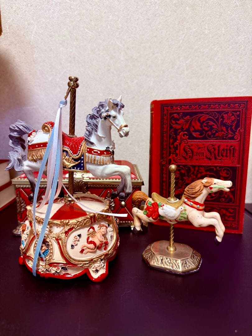 フランス　アンティーク　缶　メリーゴーランド　カルーセル　洋書　置物　本　貯金箱 楽天市場】チャーチル メリーゴーランド缶 ショートブレッド ティン缶