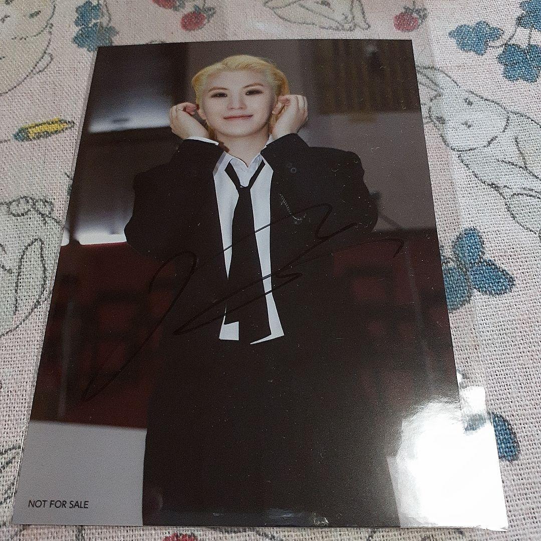 SEVENTEEN 直筆サイン 生写真 ウジ - メルカリ