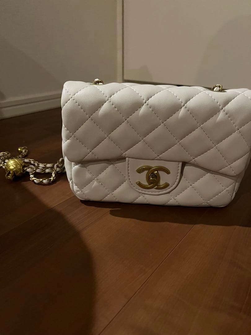 CHANEL ホワイト キルティング ショルダーバッグ ノベルティ CHANEL ノベルティホワイト キルティング ショルダーバッグ - メルカリ