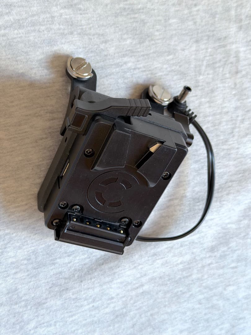 Core SWX FX6 Vマウントバッテリーブラケット - メルカリ