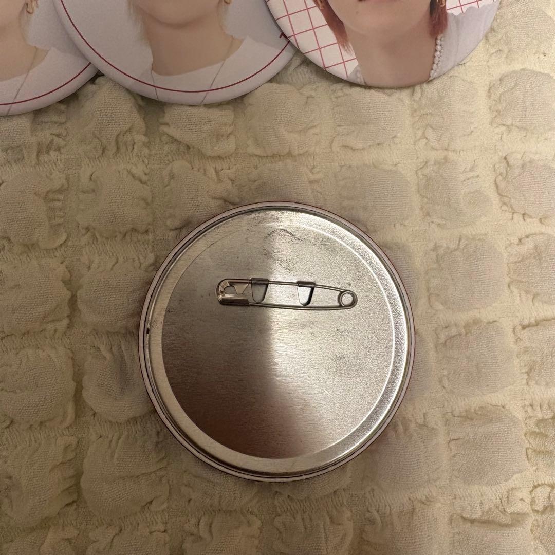 treasure ヨシ 缶バッジ - メルカリ