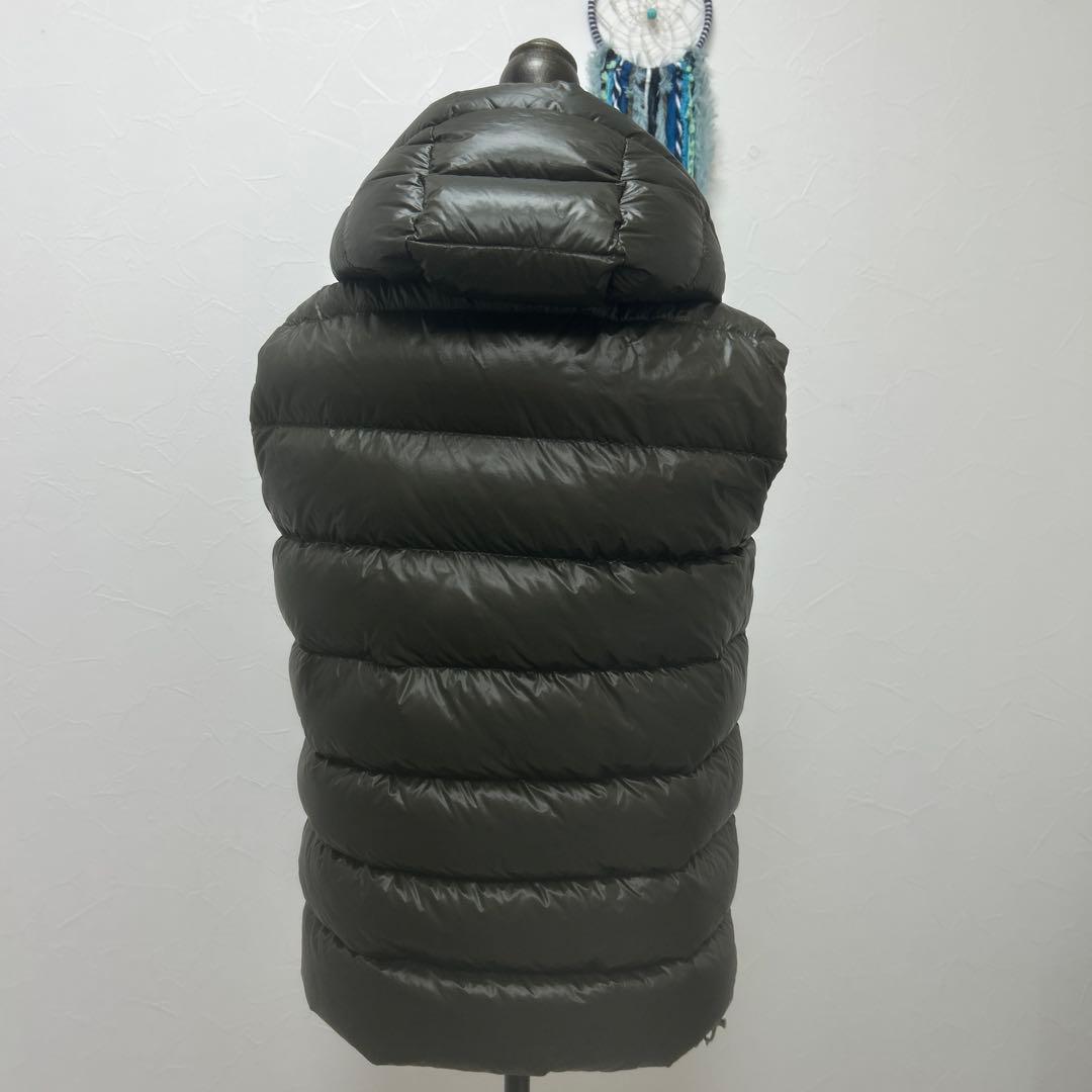 MONCLER フード付きダウンベスト オリーブグリーン hry26様専用 - メルカリ