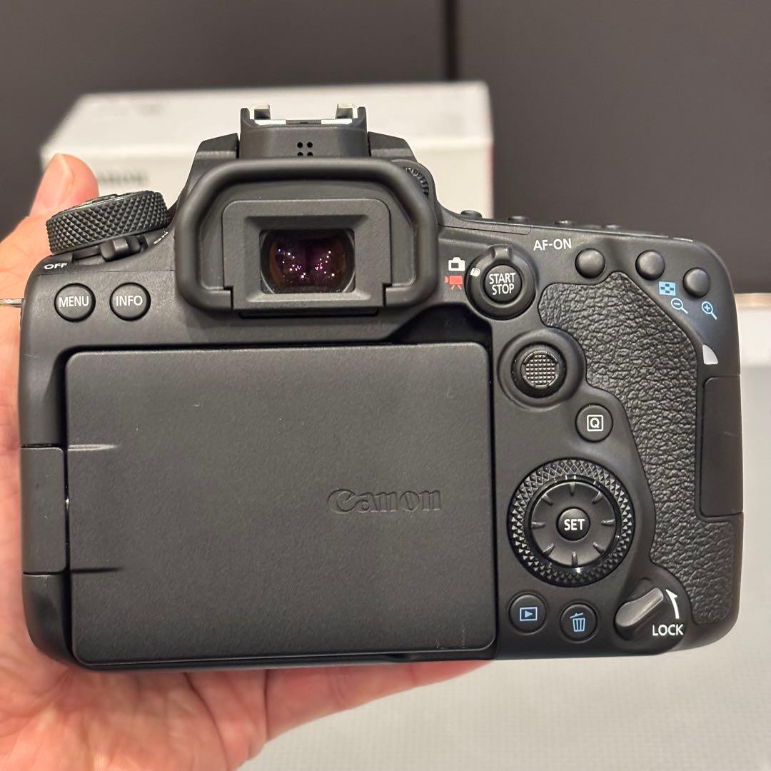 極美品】Canon EOS 90D ボディ ショット数2000未満 - メルカリ